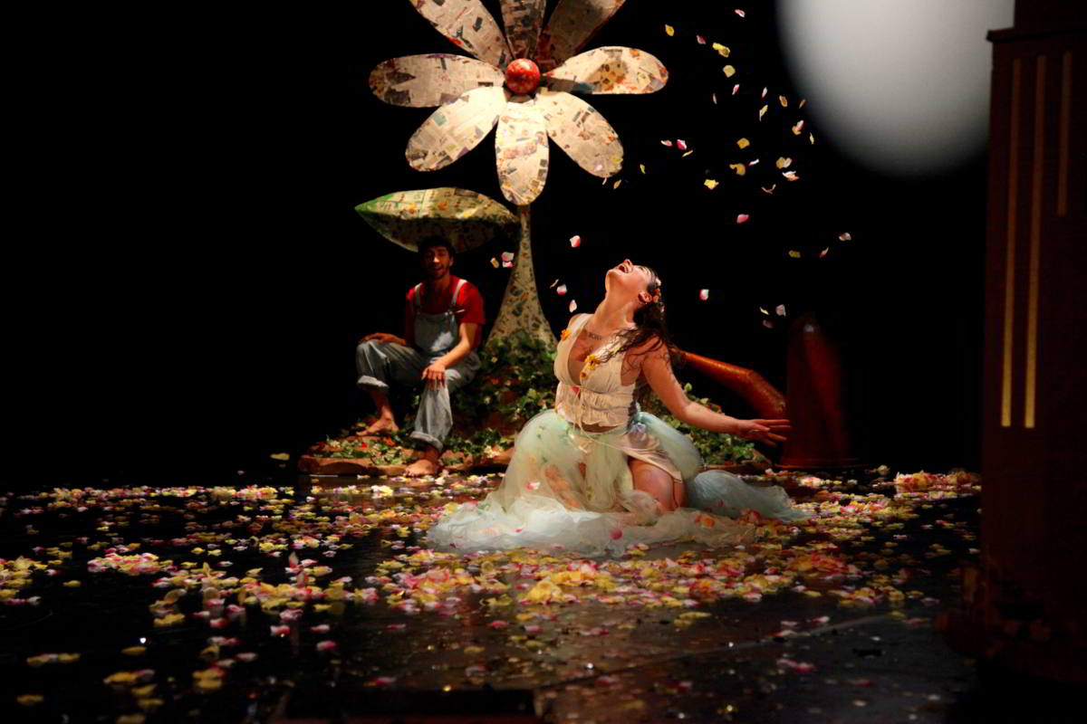 No palco do cine-teatro em Novembro